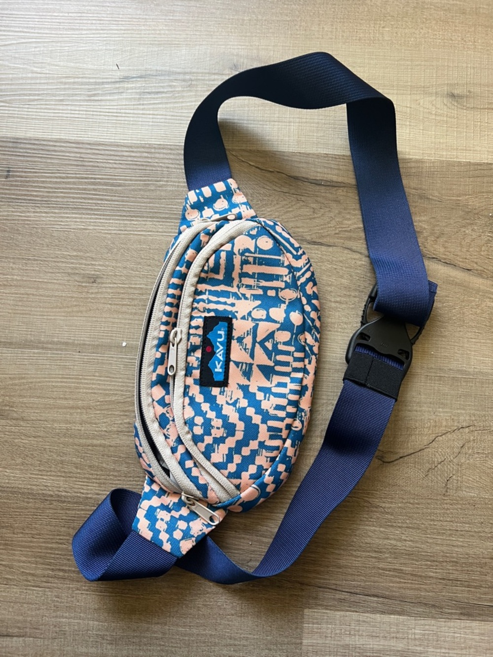 Kavu Peach & Navy Geometric Sling Bag